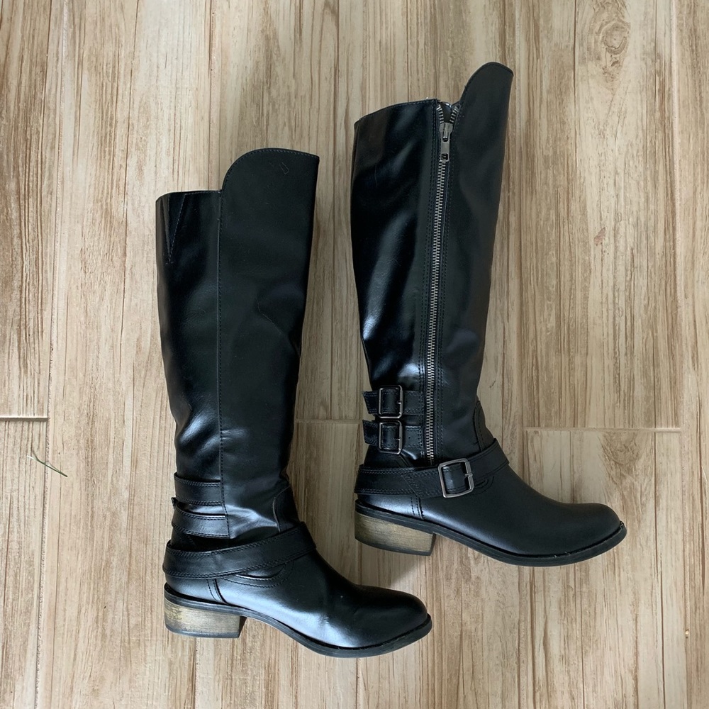 Tall zip-up black boots w criss-cross straps EUC